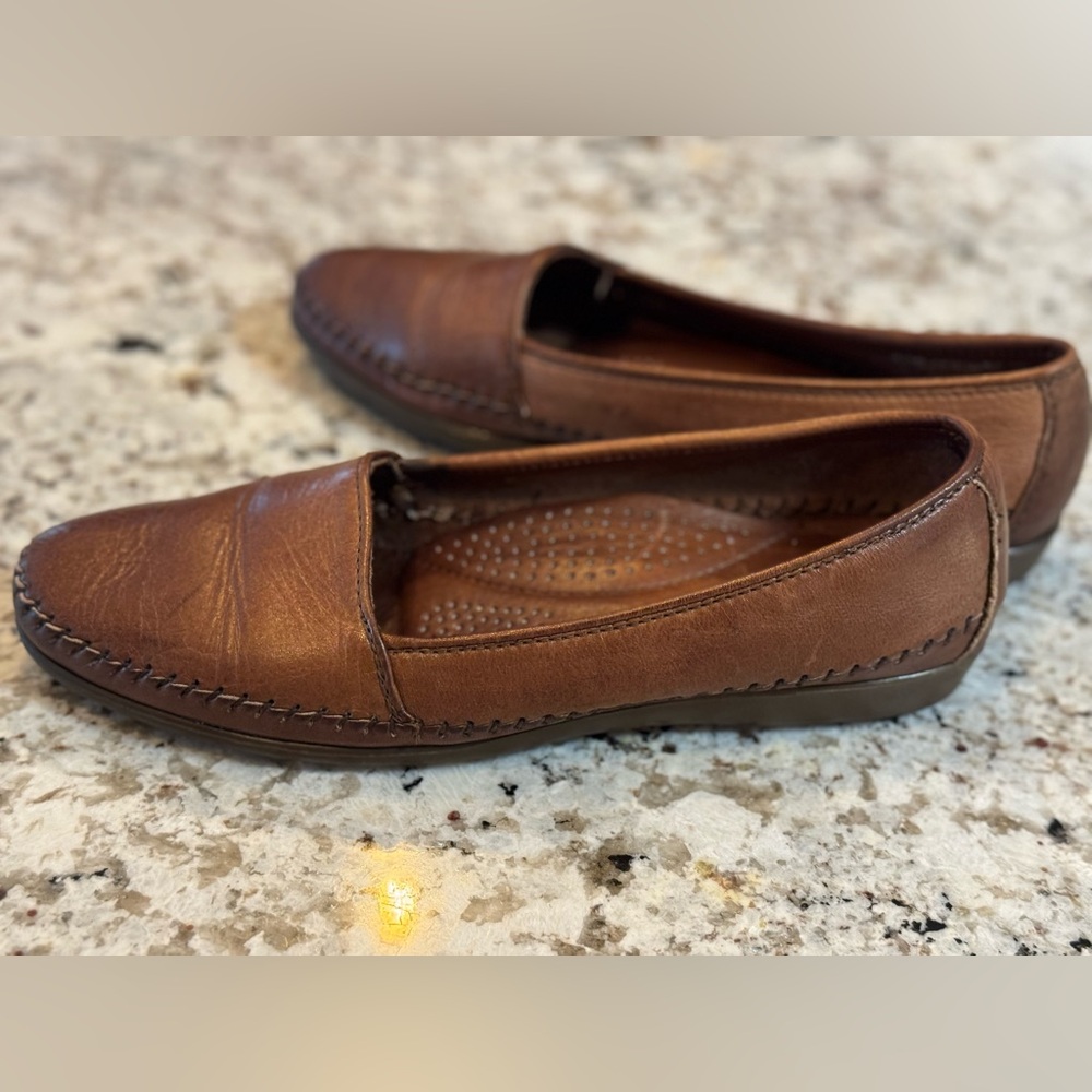 Dexter Women's Brown‎ Leather Loafers - Picture 3 of 8